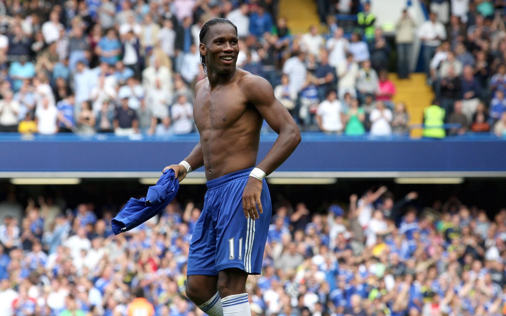 简:他的跑位无懈可击,频繁给对方防线制造麻烦